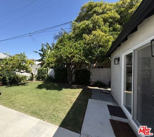 1768 S Fairfax Avenue, Los Angeles, CA 90019