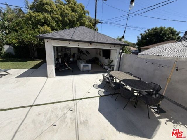 1768 S Fairfax Avenue, Los Angeles, CA 90019