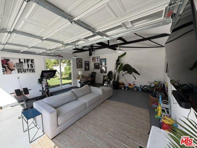 1768 S Fairfax Avenue, Los Angeles, CA 90019