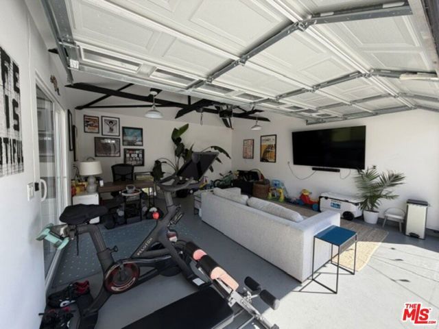 1768 S Fairfax Avenue, Los Angeles, CA 90019