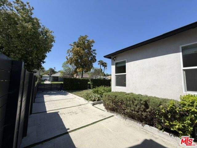 1768 S Fairfax Avenue, Los Angeles, CA 90019