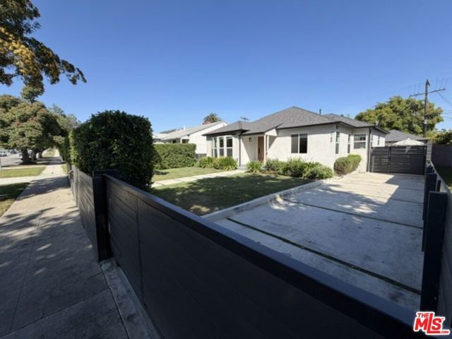 1768 S Fairfax Avenue, Los Angeles, CA 90019