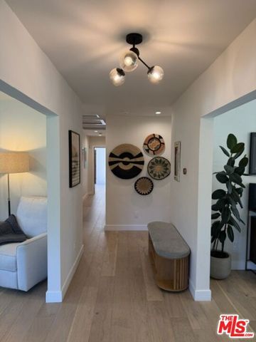 1768 S Fairfax Avenue, Los Angeles, CA 90019