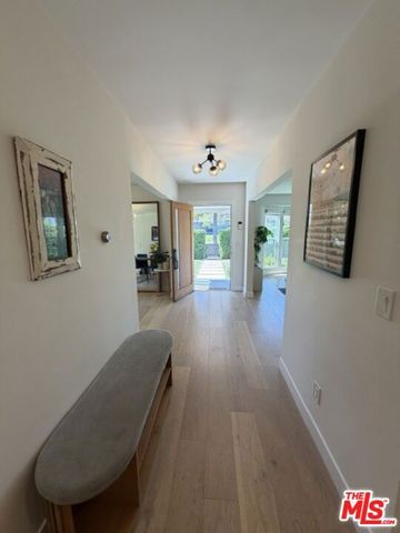 1768 S Fairfax Avenue, Los Angeles, CA 90019