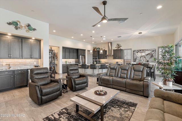 2543 E Wrightson View Drive, Green Valley, AZ 85614