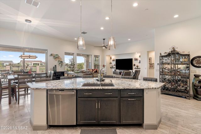 2543 E Wrightson View Drive, Green Valley, AZ 85614