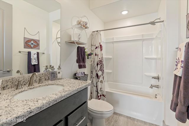 2543 E Wrightson View Drive, Green Valley, AZ 85614