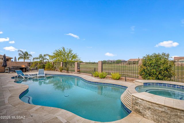 2543 E Wrightson View Drive, Green Valley, AZ 85614