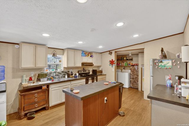 1707 Medina Cir, San Antonio, TX 78264