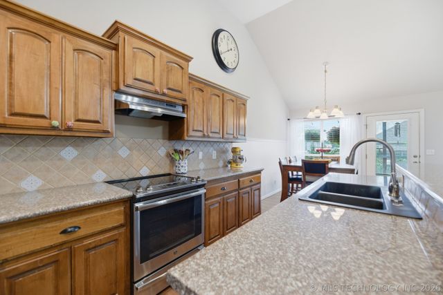 11827 N 117th East Avenue, Collinsville, OK 74021