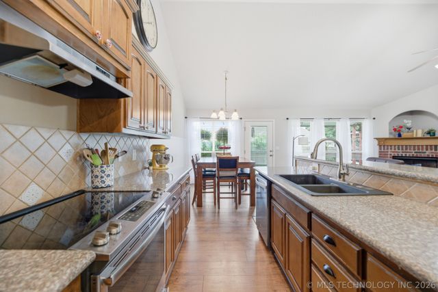 11827 N 117th East Avenue, Collinsville, OK 74021