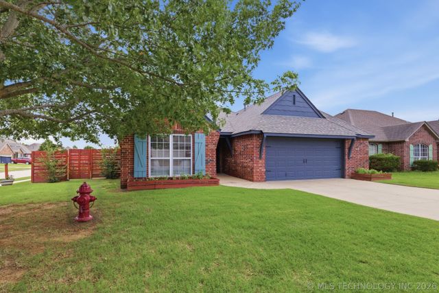 11827 N 117th East Avenue, Collinsville, OK 74021