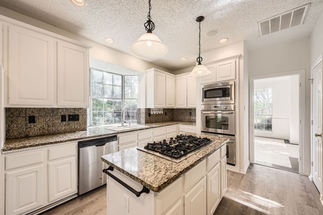 700 Northmeadow Drive, Arlington, TX 76011