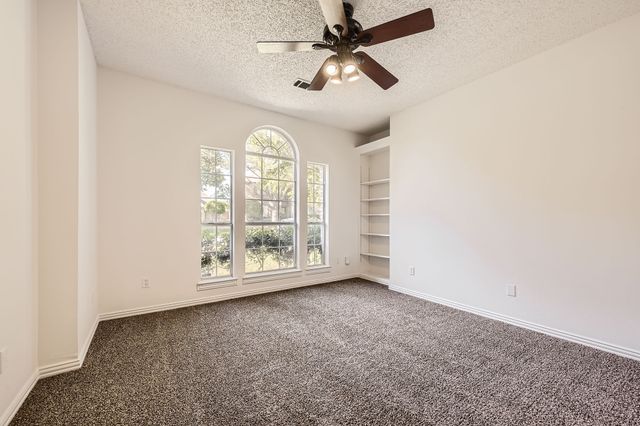 700 Northmeadow Drive, Arlington, TX 76011