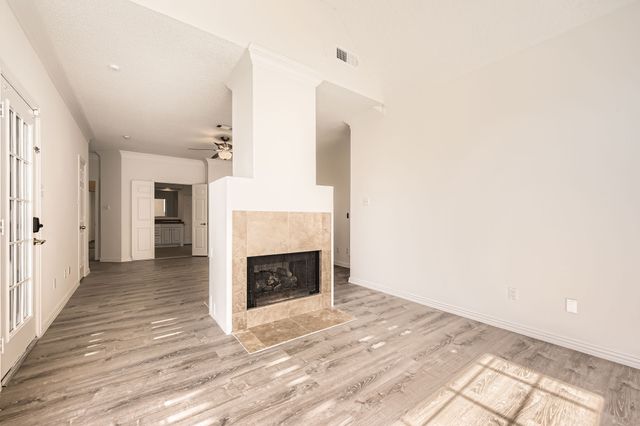 700 Northmeadow Drive, Arlington, TX 76011