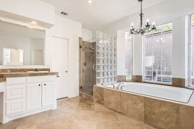 700 Northmeadow Drive, Arlington, TX 76011
