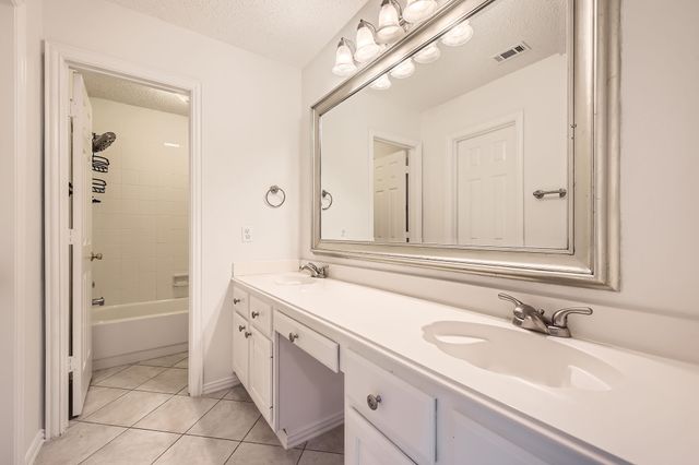 700 Northmeadow Drive, Arlington, TX 76011