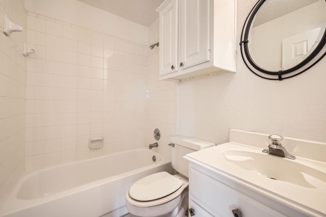 700 Northmeadow Drive, Arlington, TX 76011