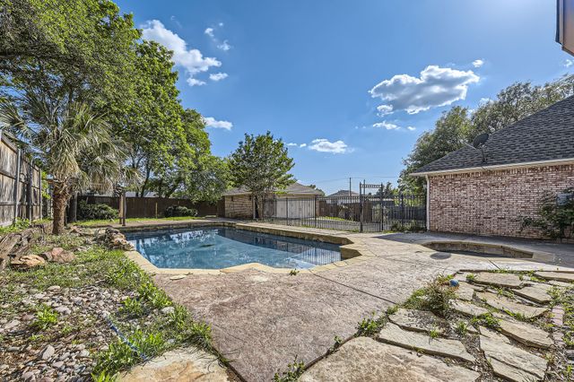 700 Northmeadow Drive, Arlington, TX 76011