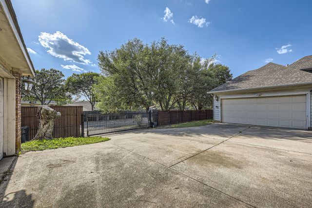 700 Northmeadow Drive, Arlington, TX 76011