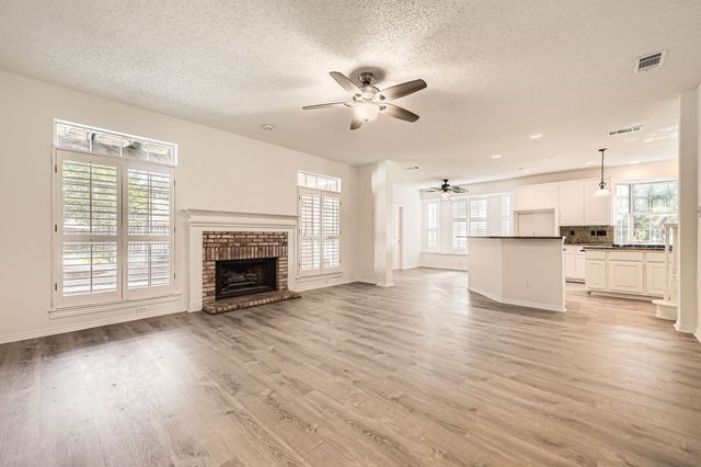 700 Northmeadow Drive, Arlington, TX 76011