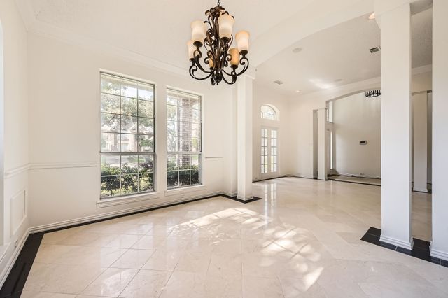 700 Northmeadow Drive, Arlington, TX 76011