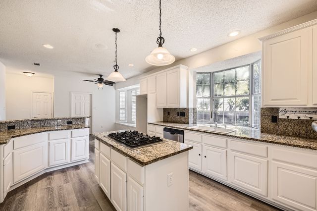 700 Northmeadow Drive, Arlington, TX 76011