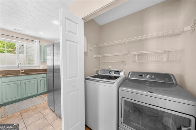656 W Oaks Drive, Woodstock, GA 30188