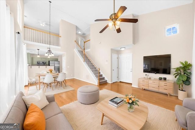 656 W Oaks Drive, Woodstock, GA 30188