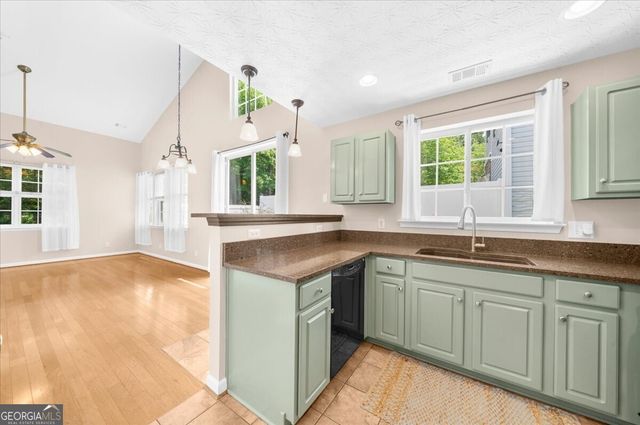 656 W Oaks Drive, Woodstock, GA 30188