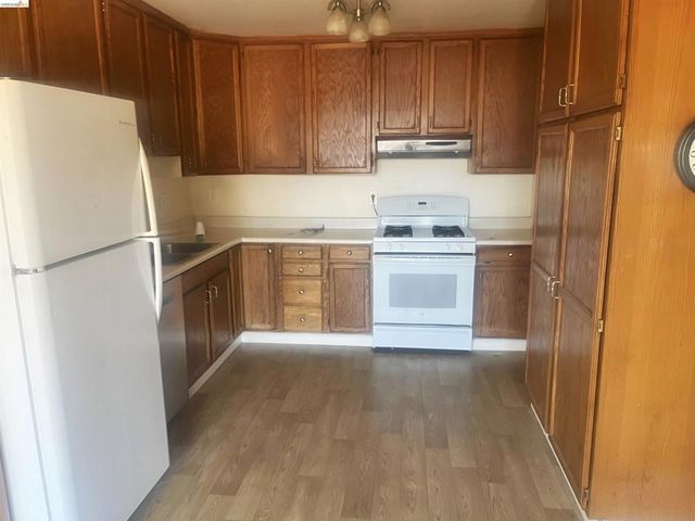 1565 Timothy Dr, San Leandro, CA 94577