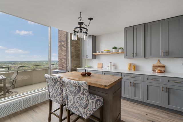 1000 Urlin Avenue, 1607, Columbus, OH 43212