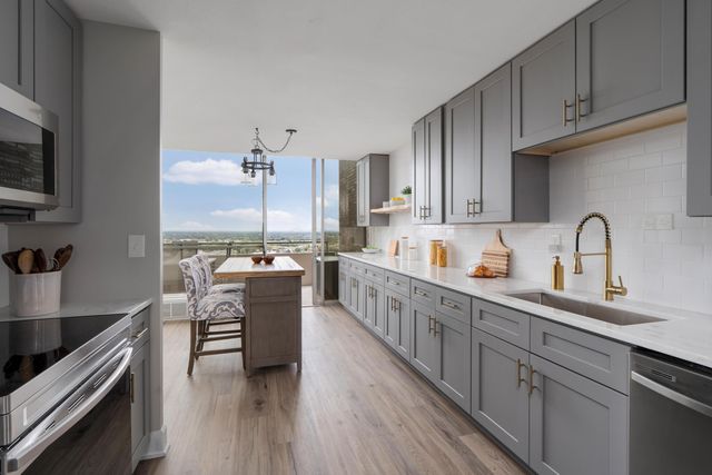 1000 Urlin Avenue, 1607, Columbus, OH 43212