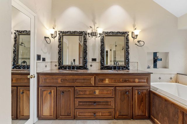 905 Brighton Bend LN, Cedar Park, TX 78613