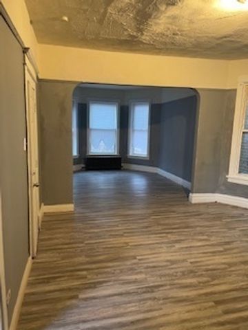 6832 S Bishop Street, Chicago, IL 60636