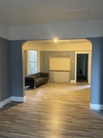 6832 S Bishop Street, Chicago, IL 60636