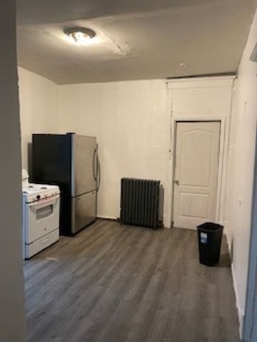 6832 S Bishop Street, Chicago, IL 60636