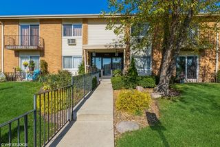 8868 Kenneth Drive 2F, Des Plaines, IL 60016