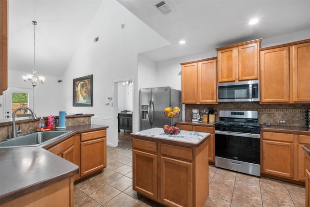 5621 Paloma Blanca Drive, Fort Worth, TX 76179