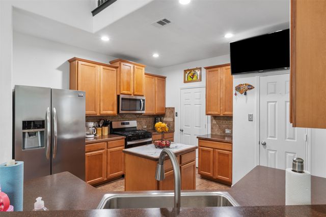 5621 Paloma Blanca Drive, Fort Worth, TX 76179