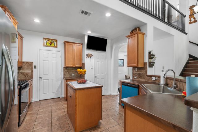 5621 Paloma Blanca Drive, Fort Worth, TX 76179