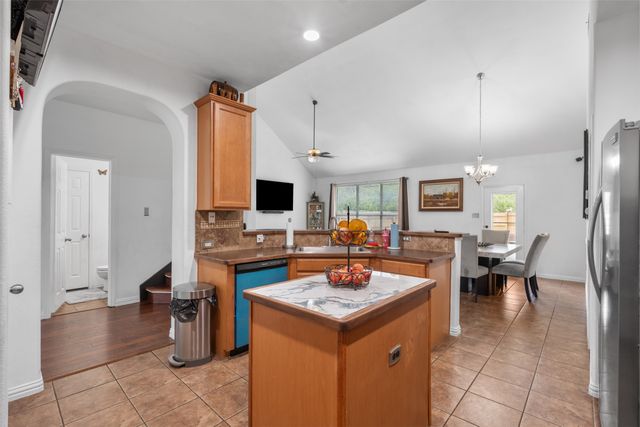 5621 Paloma Blanca Drive, Fort Worth, TX 76179