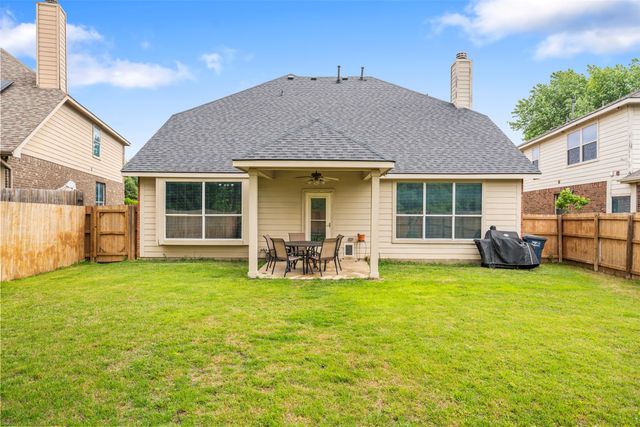 5621 Paloma Blanca Drive, Fort Worth, TX 76179