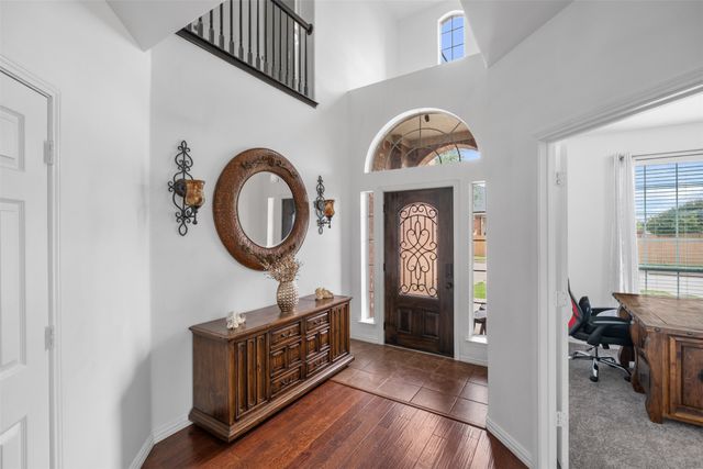 5621 Paloma Blanca Drive, Fort Worth, TX 76179