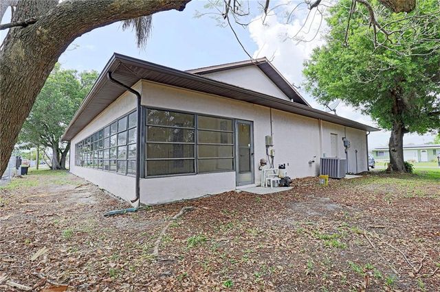 1398 Evalena LN, North Fort Myers, FL 33917