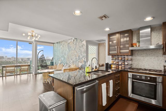 300 Bowie ST 3806, Austin, TX 78703