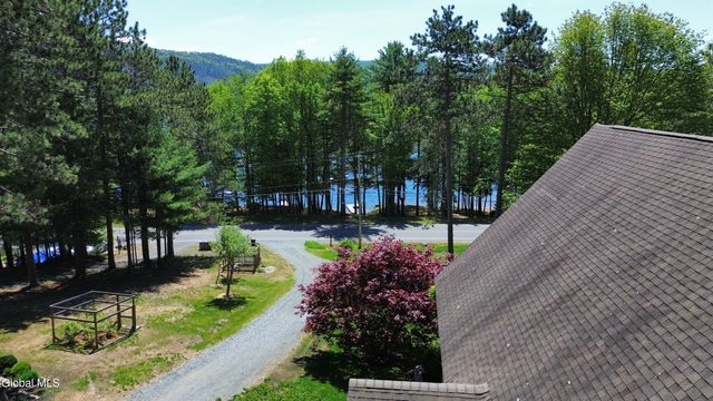 741 North Shore Road, Edinburg, NY 12835