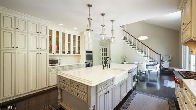 16 Chesterfield Dr, Warren Twp., NJ 07059