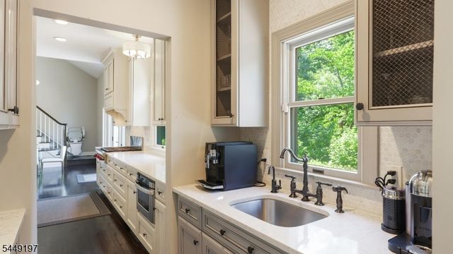 16 Chesterfield Dr, Warren Twp., NJ 07059