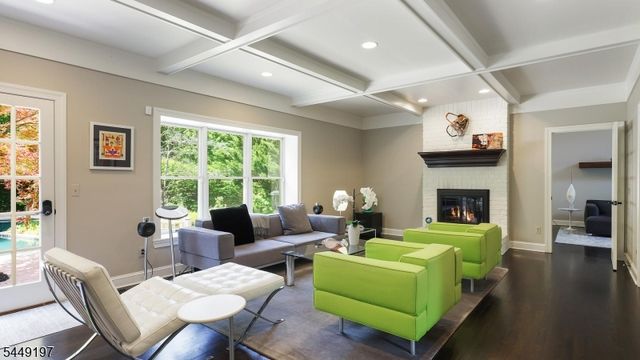 16 Chesterfield Dr, Warren Twp., NJ 07059
